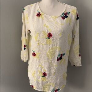 Kindred top floral and embroidered White. size L. Beautiful